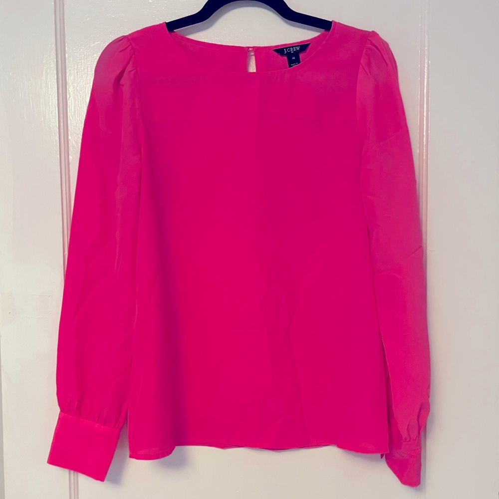 Jcrew blouse with button detail and puff sleeve. Hot pink color. Size xs.